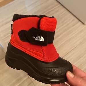 The North Face toddler alpenglow II winter boots